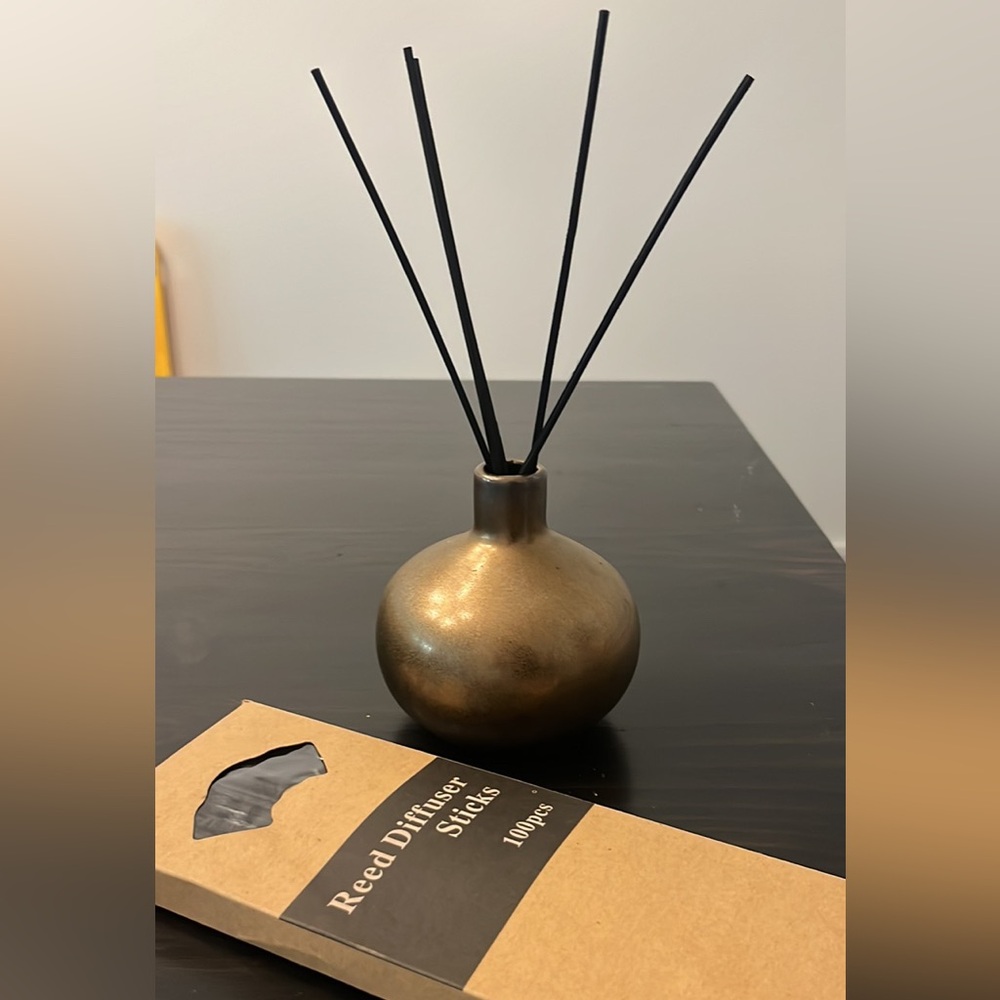 Reed diffuser and sticks